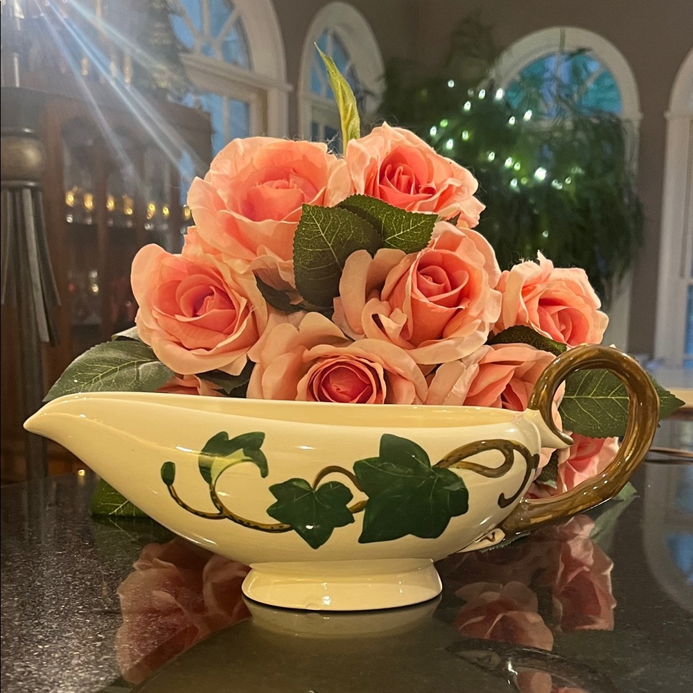 Gravy Boat "California Ivy" by Metlox - Poppytrail - Vernon